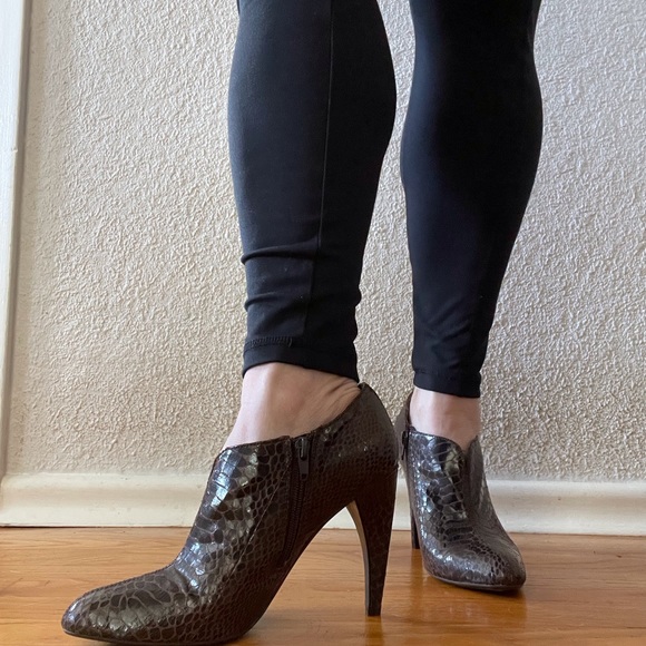 Snakeskin look brown booties - Picture 2 of 5